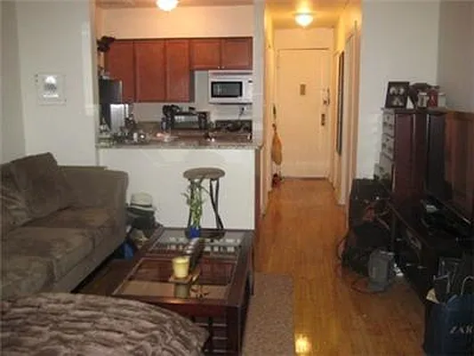 Rented by Adina Realty | media 17