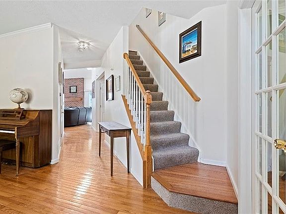 3rd image of 180 Davison Dr