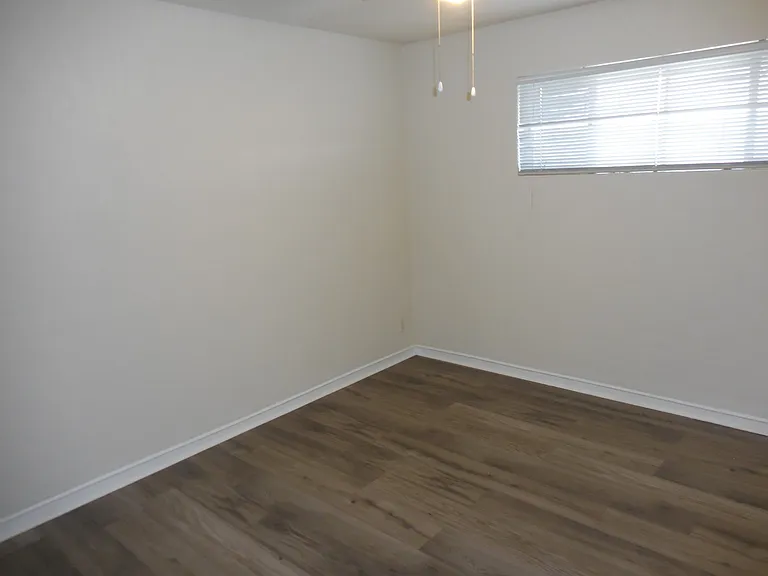 701 W Yandell Dr #8 — Photo 10