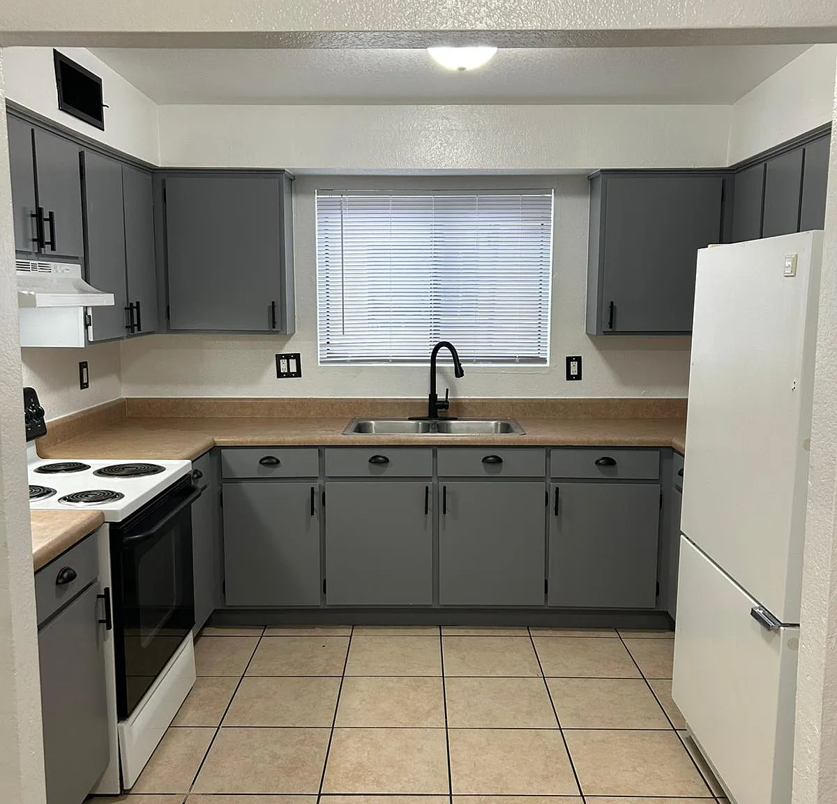 2 bed, 830 sqft, $1,195 — Photo 1