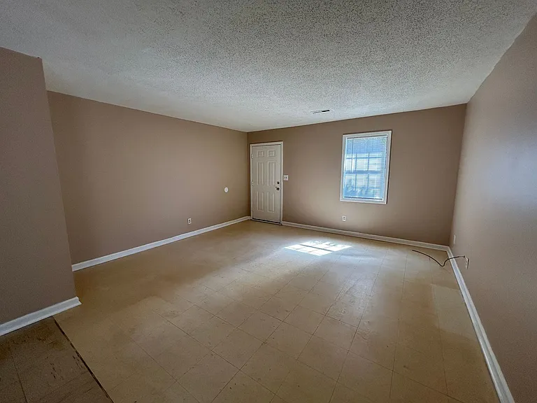 9 Tina Drive — Photo 2