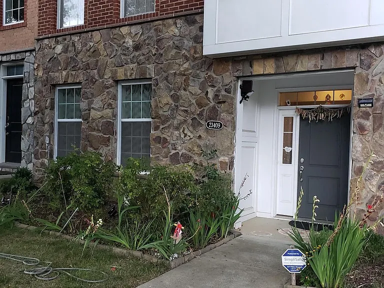 23409 Berkeley Meadows Dr — Photo 1