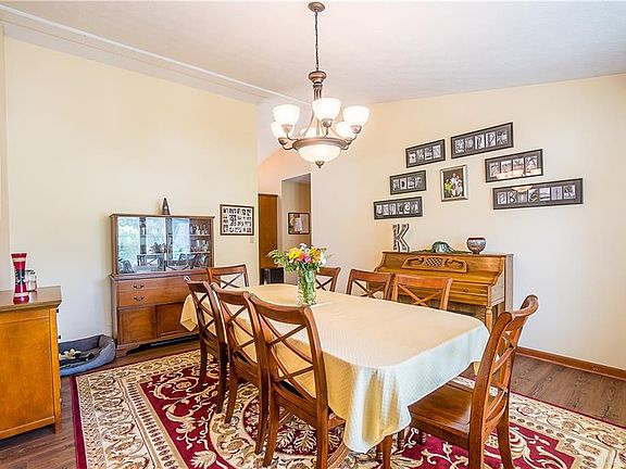 3rd image of 260 Fivepines Ct