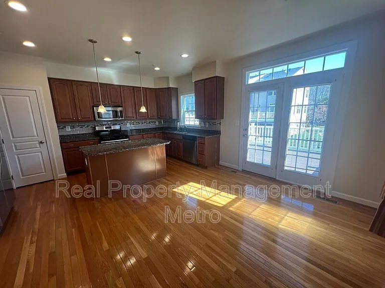 10519 Old Ellicott Cir — Photo 14