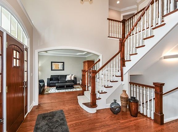 4th image of 131 Arthur Ave