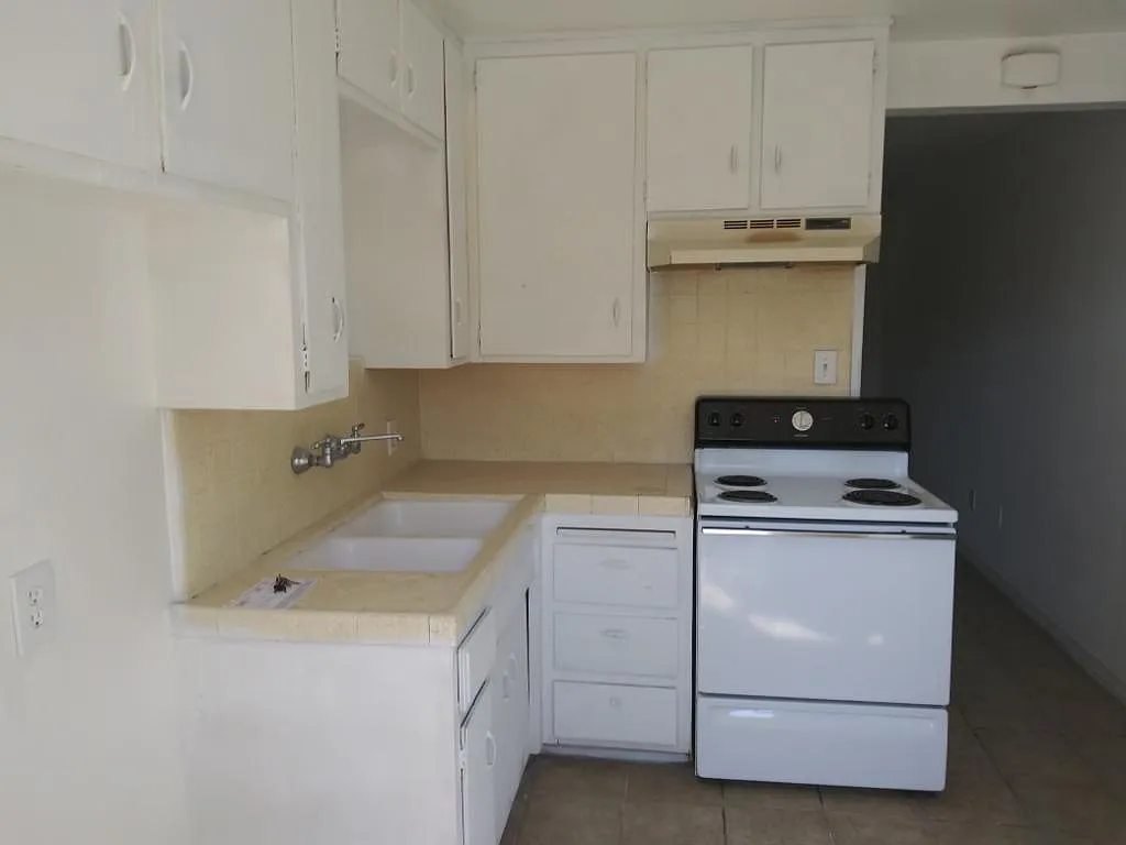 2 bed, 750 sqft, $1,050 — Photo 3