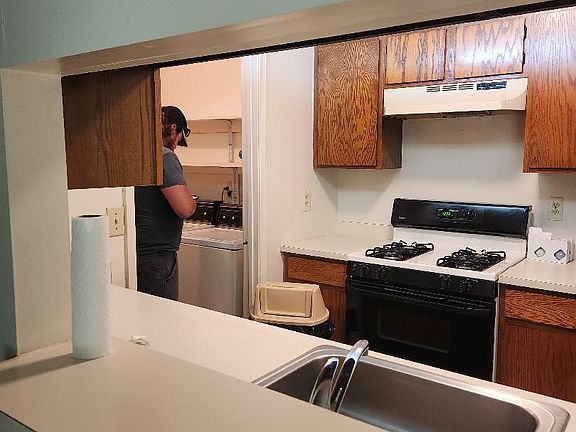 2nd image of 7 Sussex Pl #7