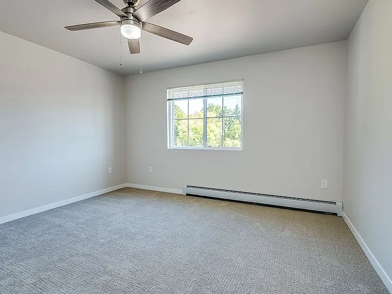 HILLCREST ESTATES — Photo 12