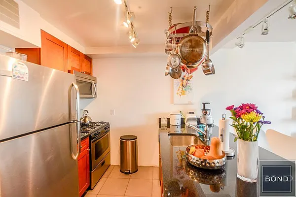 Rented by Bond New York | media 17