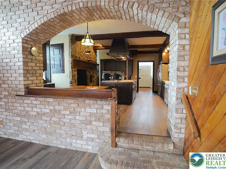 9020 Schantz Rd — Photo 4