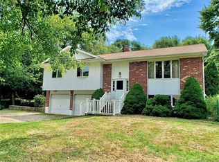 36 Goshen Rd, Waterford, CT 06385