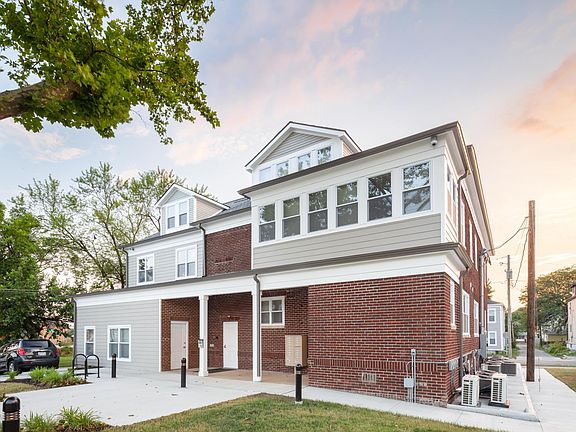 5th image of 162 N Ohio Ave #201