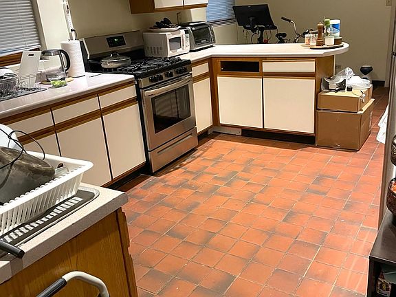 5th image of 2642 N Wilton Ave #2F