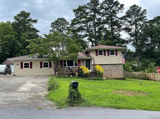 2013 Terry Ln, Douglasville, GA 30135