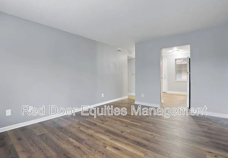129 W Walnut St #C — Photo 9