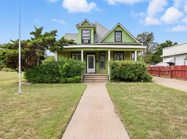 107 S Broadway Ave, Hobart, OK 73651