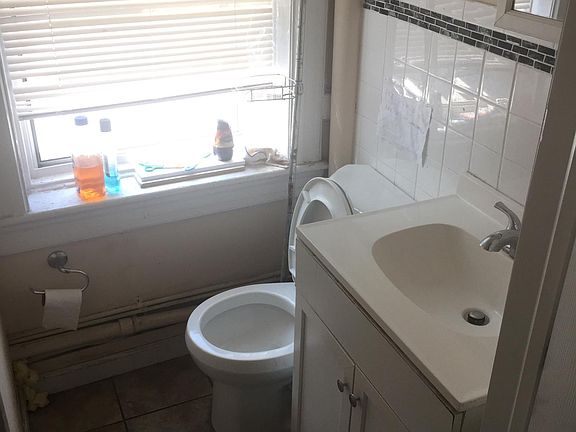 5th image of 820 Newark Ave APT 2L