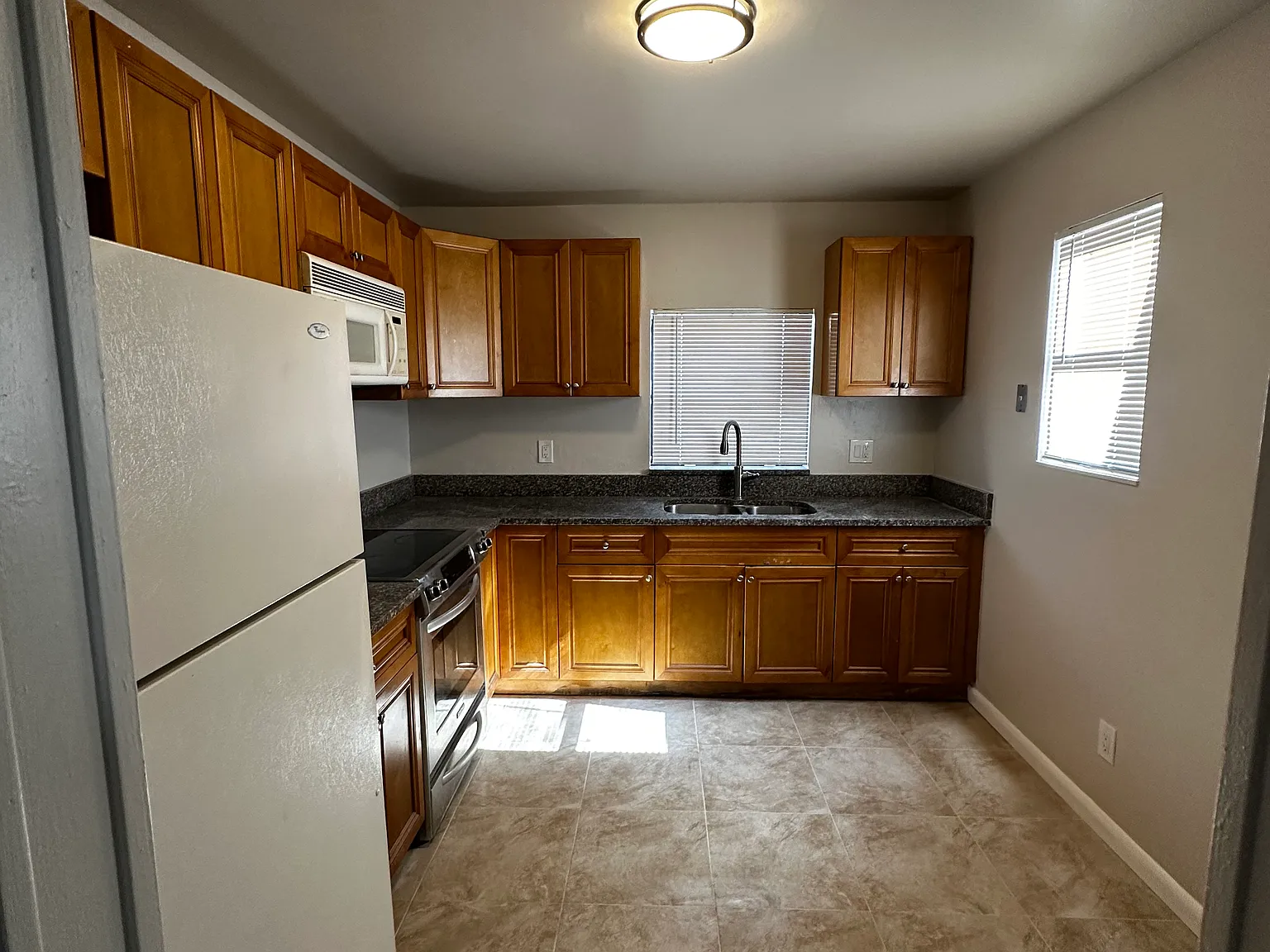 3 bed, 1232 sqft, $2,400 — Photo 2
