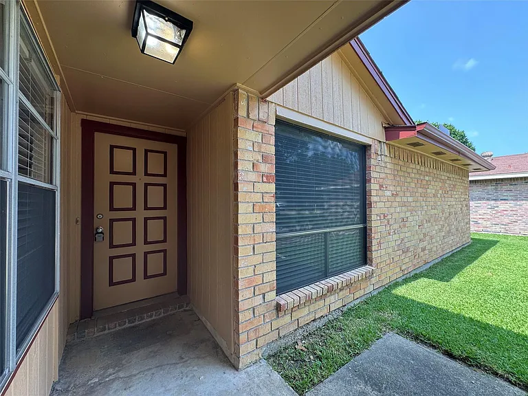 9831 Shell Rock Rd — Photo 5
