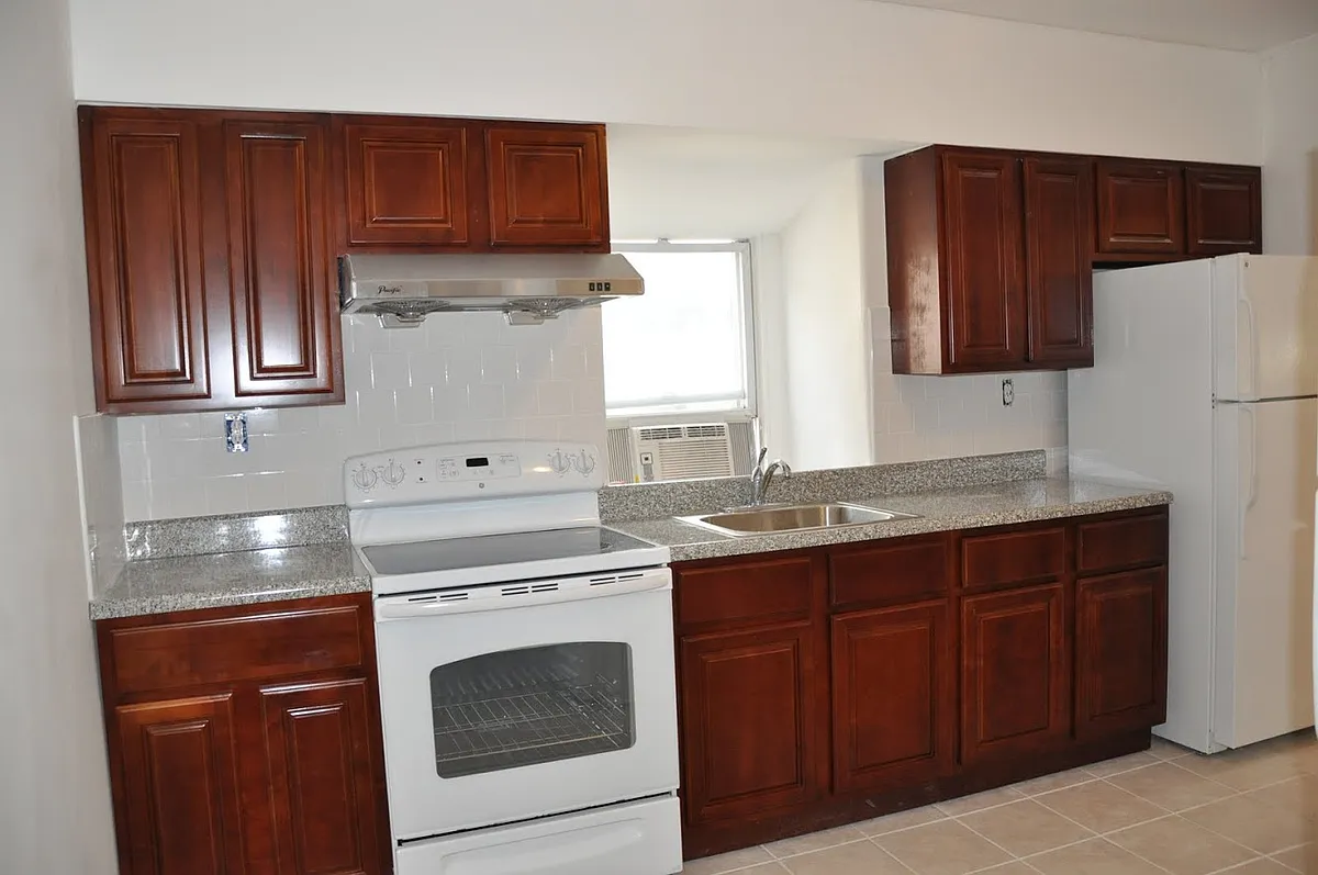 Building Photo - 1014 S 45th St #3R