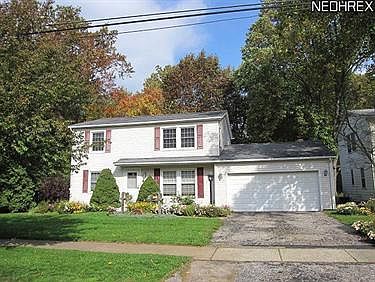 1st image of 637 Megglen Ave