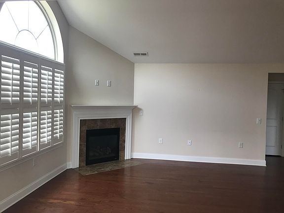 3rd image of 809 Pryse Farm Blvd