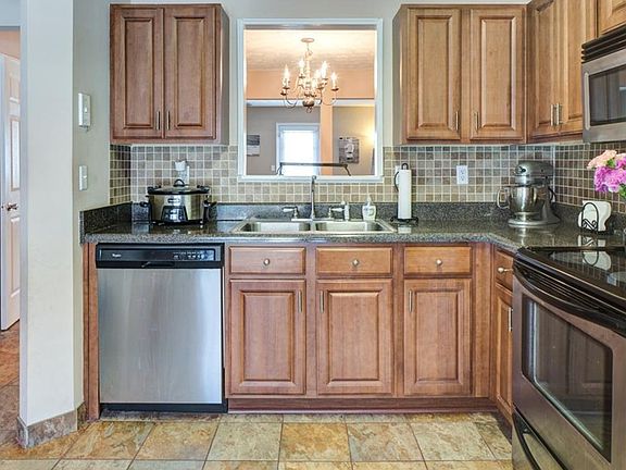 4th image of 2789 Valley Green Dr #57