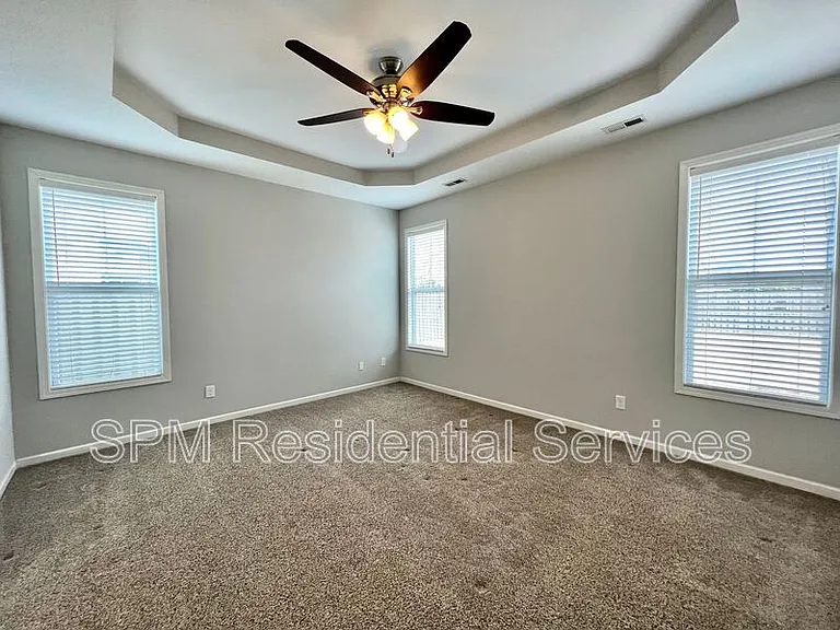 438 Riviera Dr — Photo 8