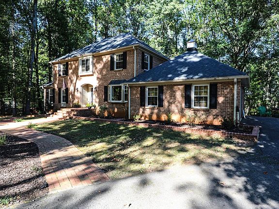 3rd image of 1333 Old Hickory Ln