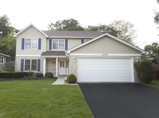 2010 Arapaho Dr, West Chicago, IL