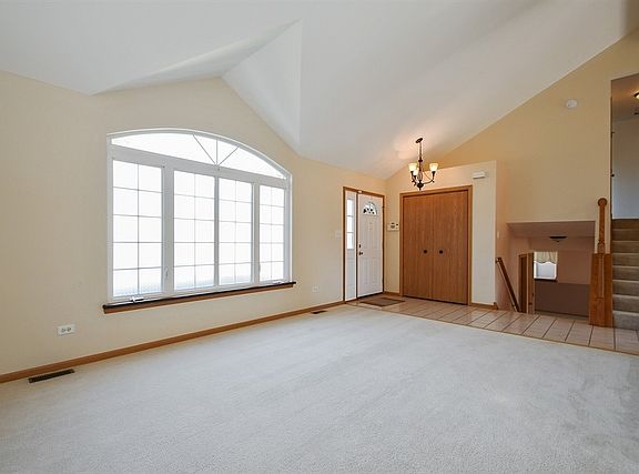 3rd image of 4653 Oakridge Ave