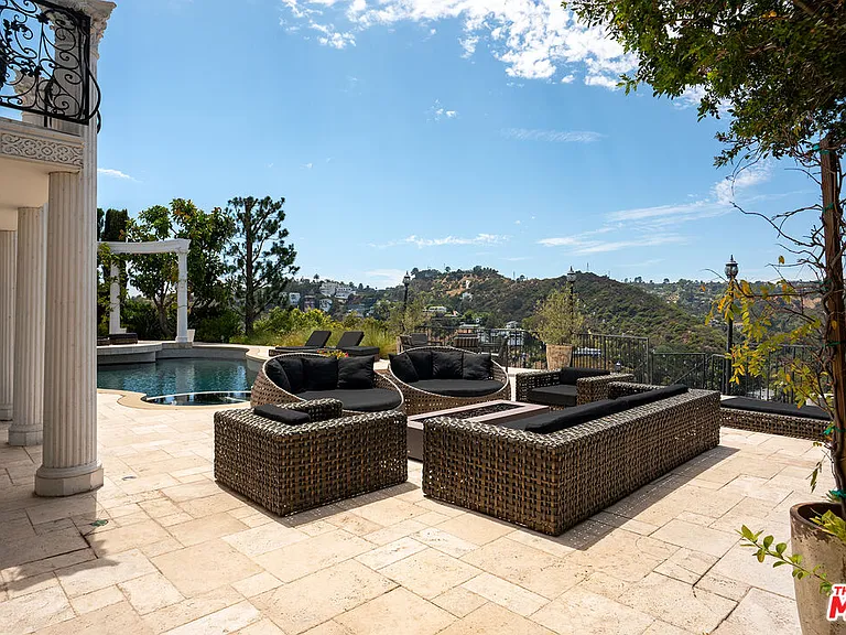 8020 Zeus Dr — Photo 17