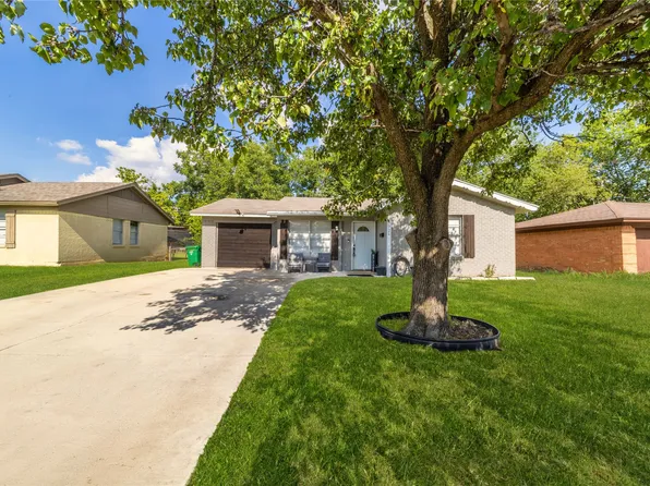 726 Royal Crest Dr, Mesquite, TX 75149