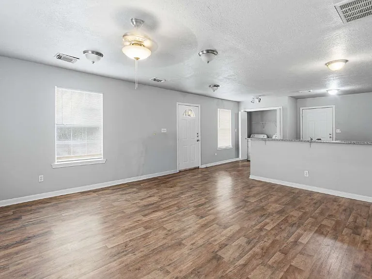 4226 Coke St — Photo 7