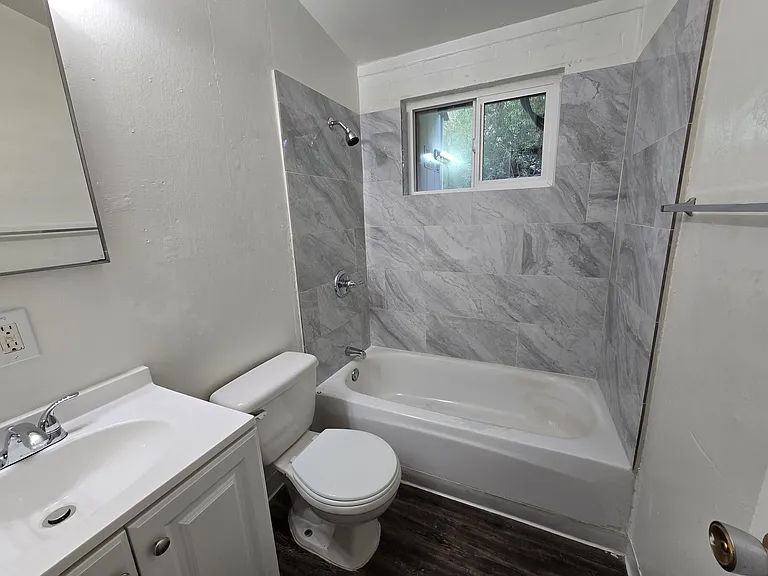 Brand New Beautifully Remodelled Bathroom.