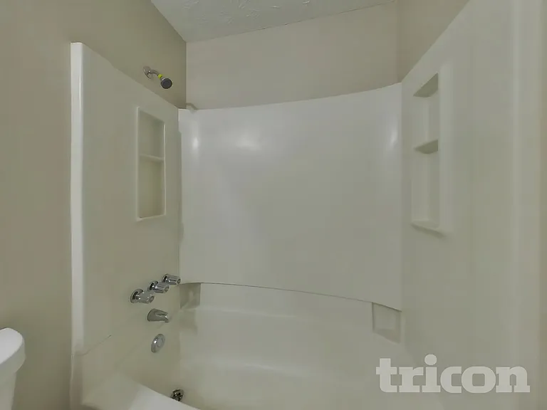 211 Robin Ln — Photo 16