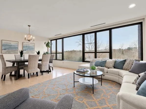 210 Nahanton St APT 418, Newton, MA 02459