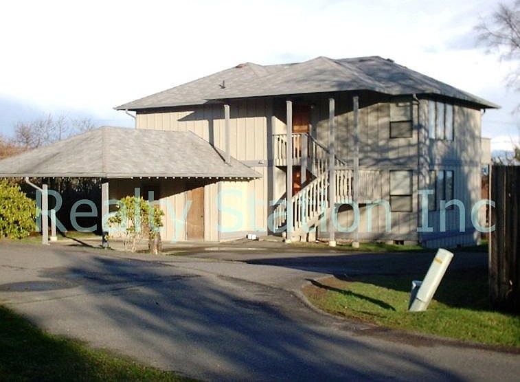 2638-A Cascade Trail, Bremerton. Bottom Duplex, 2bd 1bth.
