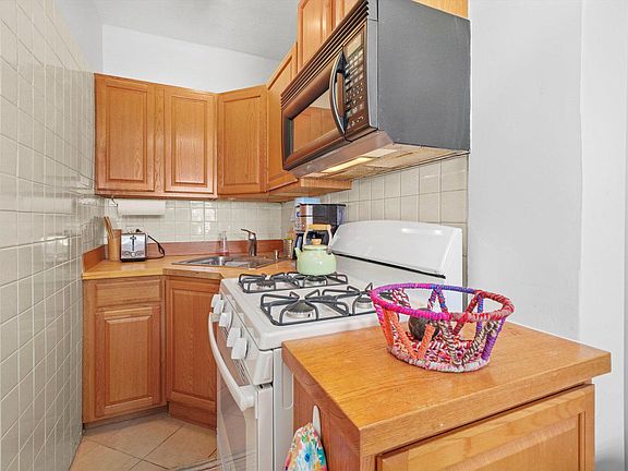 5th image of 1103 Holly Ct APT 307