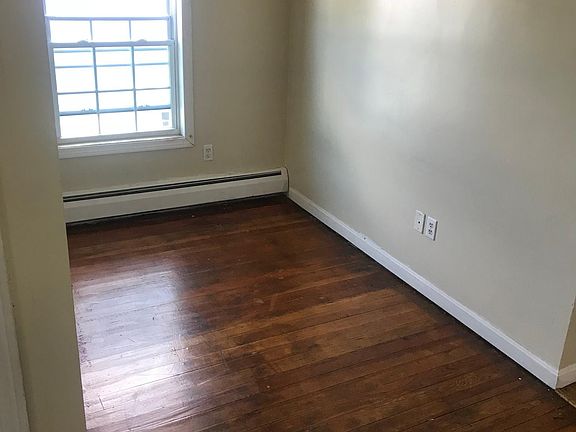 2nd image of 168 Richard St #3