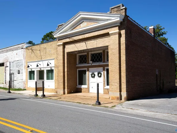 1743 New Market Rd, New Market, AL 35761