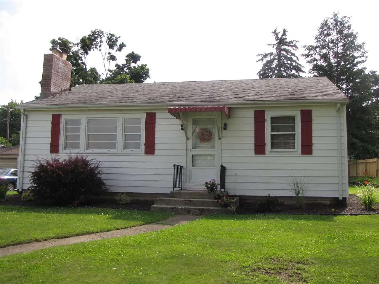 701 Grand St photo 1