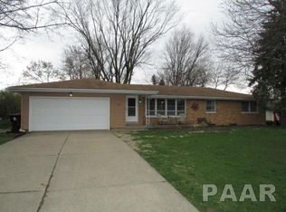 6121 N Fairlane Dr, Peoria, IL 61614