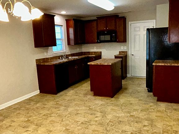 3rd image of 6 Coriander Ct