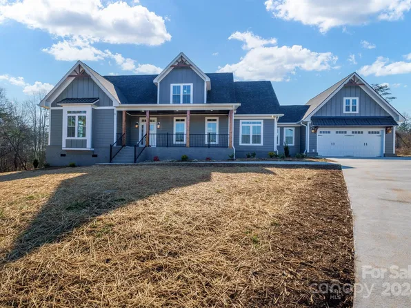 6 Leisure Cir, Granite Falls, NC 28630