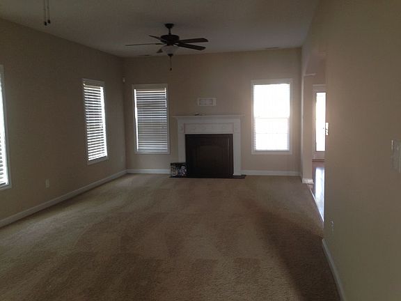 3rd image of 629 Wedgefield Dr