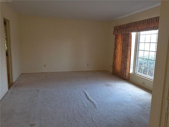 3rd image of 1 Holly Ln