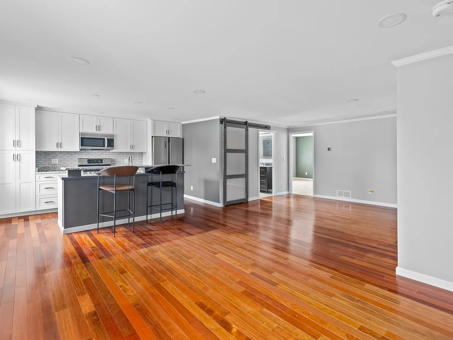 2 bed, 1000 sqft, $2,395 — Photo 4
