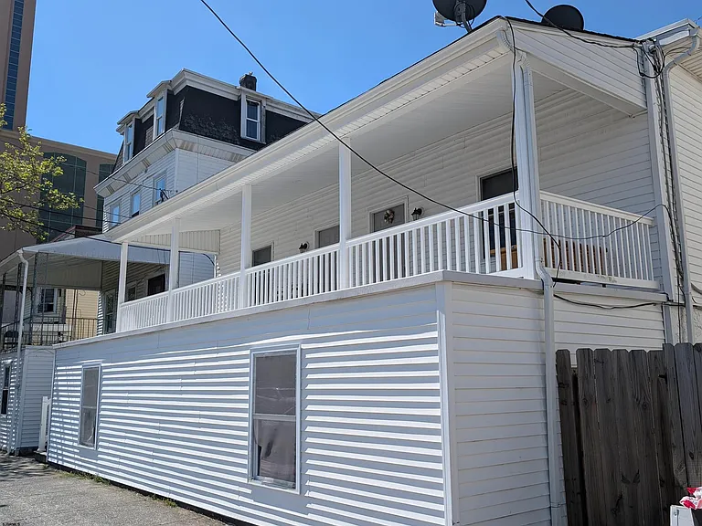 12 N Iowa Ave — Photo 16
