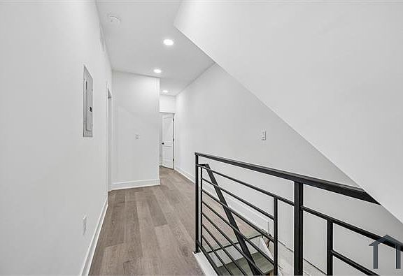 3rd image of 5719 Cambridge St #1